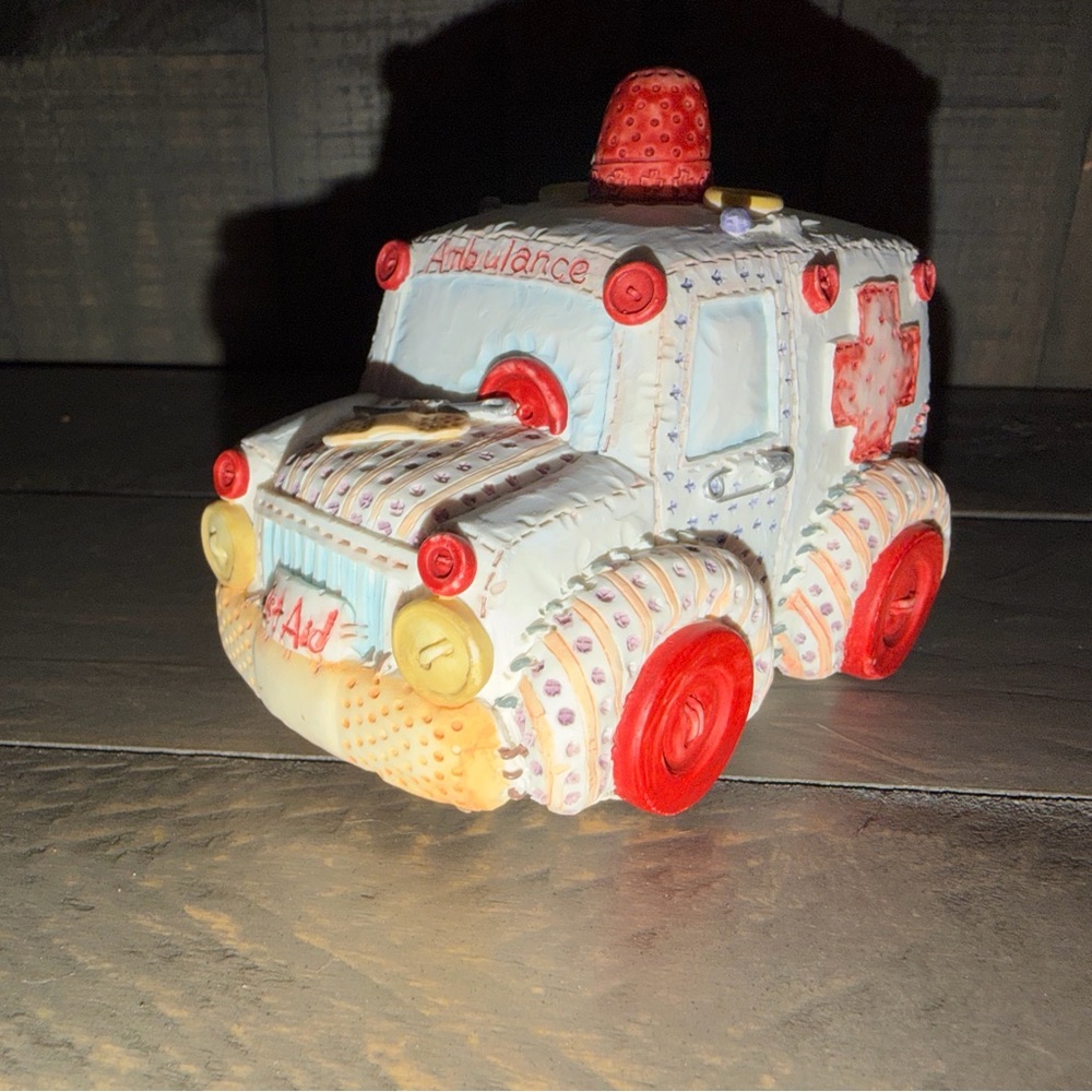 1993 Enesco Mary Rhyner patchwork in stitches ambulance figurine‎